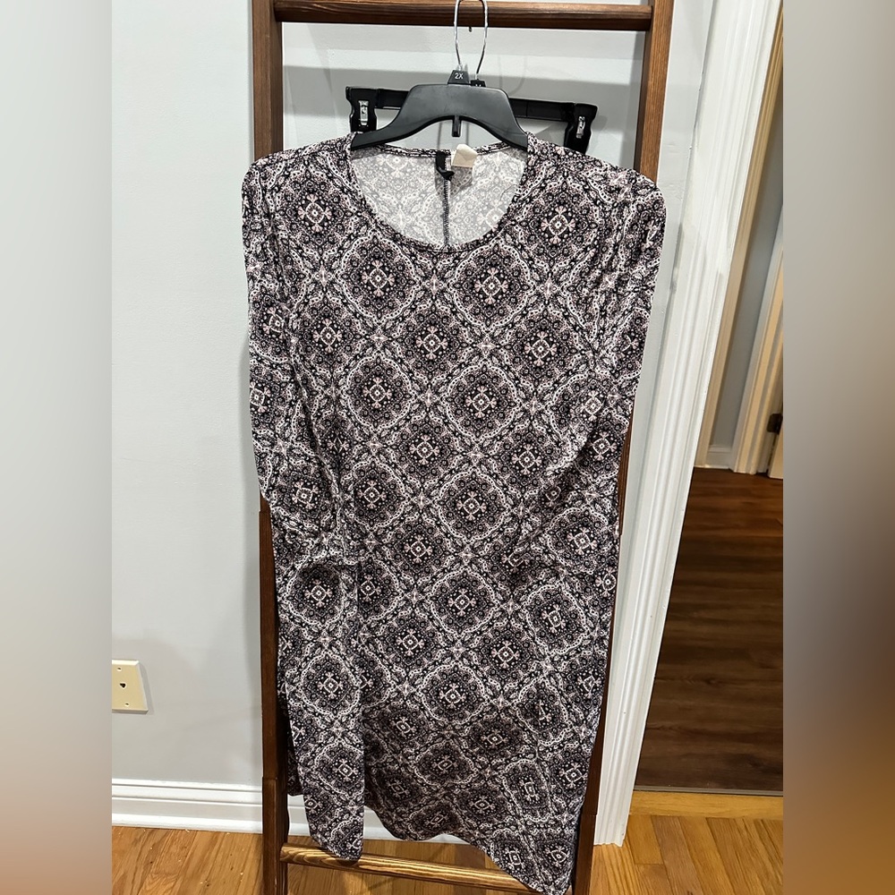 New Directions Black and White Geometric Long Sleeve Dress
